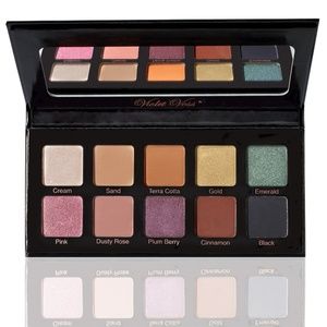 VIOLET VOSS - ESSENTIALS EYESHADOW PALETTE *NWT*